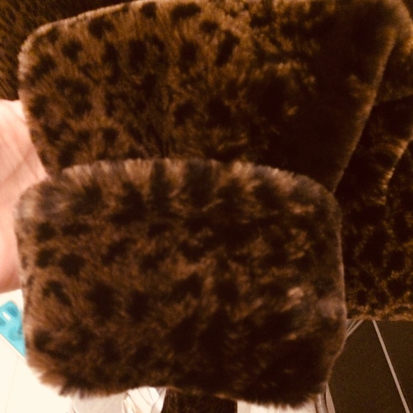 Made in Canada-Fun Faux Fur Jackets, Girls, sz 12, and sz 16 - Picture 2 of 11